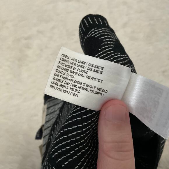 Universal Thread Dark Floral Linen/Rayon Smocked Back Crop Top - XS - NEW - Picture 8 of 10